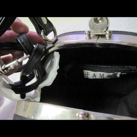 Black Oval FAM*E Purse Handbag Hard Case Bag Body Strap Metal Closure & Trim - Picture 10 of 16